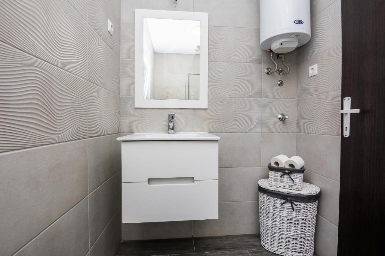 Apartments Krpan Vir Dış mekan fotoğraf